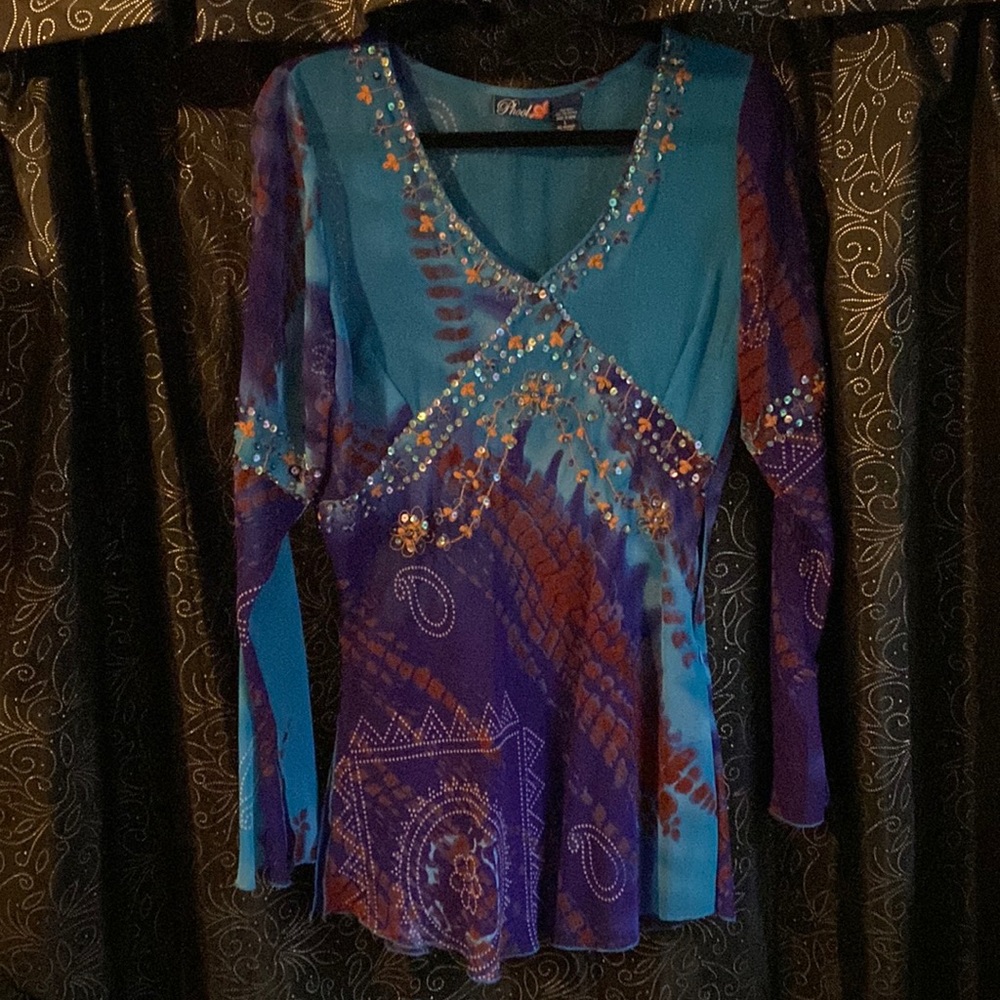 😊🧘‍♀️🧚‍♂️ Phool. Gorgeous, unique: sheer, silky, embroidered, beads, sequins.